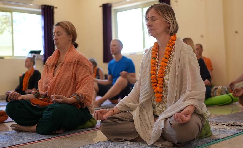 yoga-retreat-guided-meditation-yogant-foundation